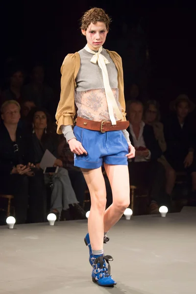 Look 10
